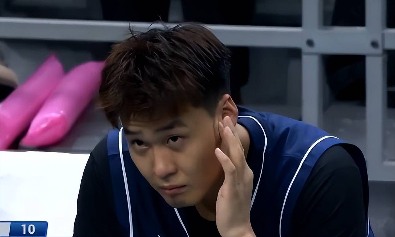 米兰官网今夜欧超杯焦点战，深圳男篮战术微调，悬念犹存，临场指挥获称赞(欧超杯是什么级别)