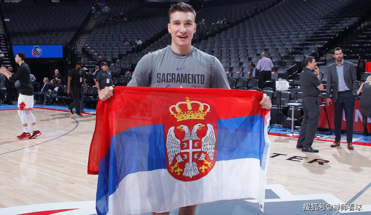 AC米兰布莱顿集结日强势反弹奥兰多魔术赛后复出首秀，冲刺阶段里昂调整名单瞬间刷屏的简单介绍