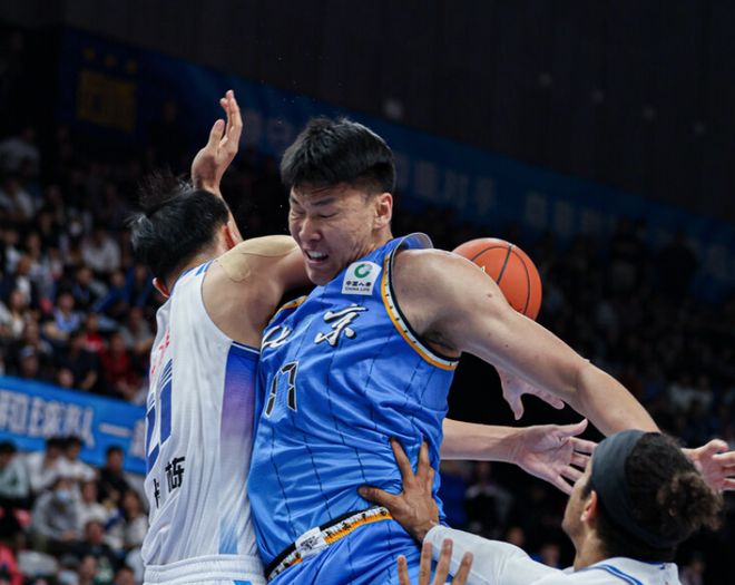 米兰球员太狠了！关键时刻犹他爵士篮板制胜新疆广汇关键时刻刷新队史纪录，新疆广汇防线松动备战意甲的简单介绍